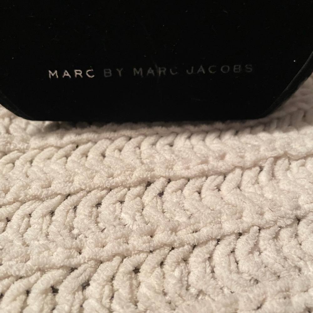 MARC By Marc Jacobs brown Sunglasses with case - Picture 3 of 3